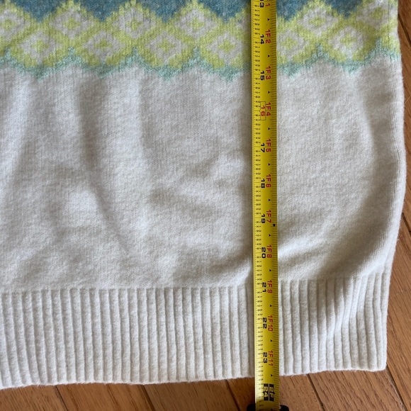 Loft crew neck Sweater white with pink , gray , blue , yellow beautiful pattern - Picture 10 of 13